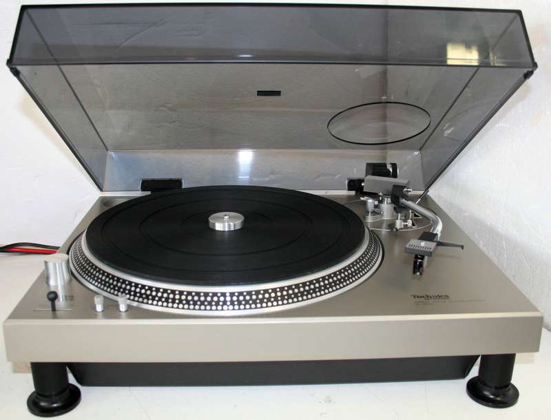 41 Rooms, Show 74 turntable (Technics 1200 MK1)