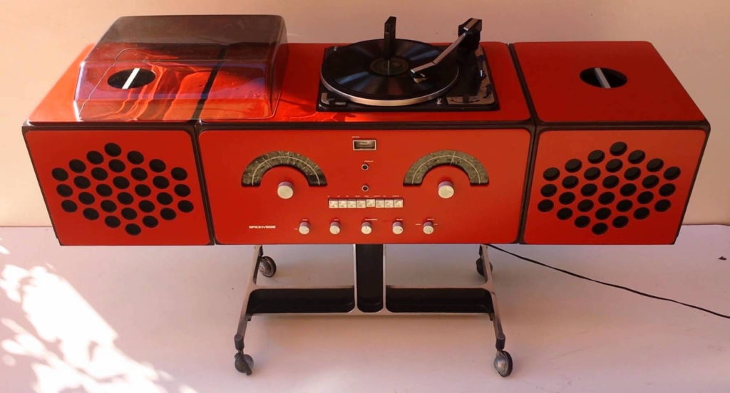 Turntable 90 - 41 Rooms - show 90 ((Brionvega Radio-phonograph. Model no. RR 126) - 41 Rooms - show 90