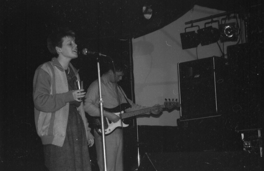 Cocteau Twins (sound-checking, Newcastle, 19.4.84) - 41 Rooms - show 114