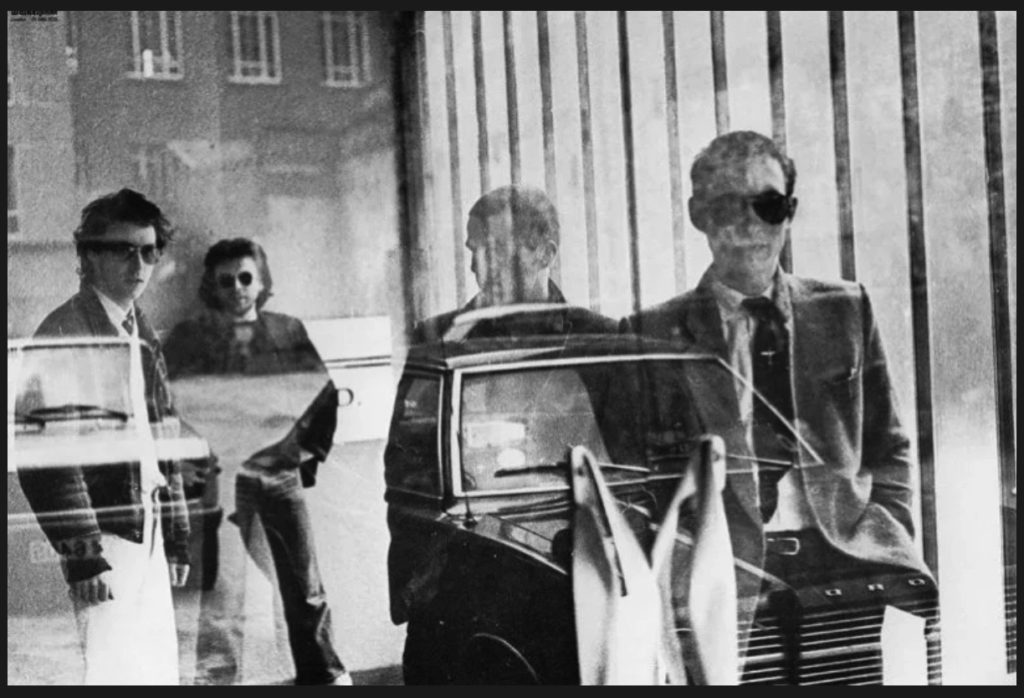 The Distributors - Keep Looking Ahead (John Peel session, 1981) - 41 Rooms - show 115