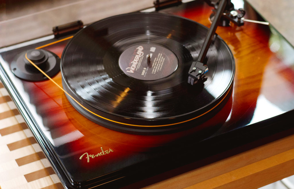 Show 117 turntable (Fender x MoFi PrecisionDeck) - 41 Rooms - show 117