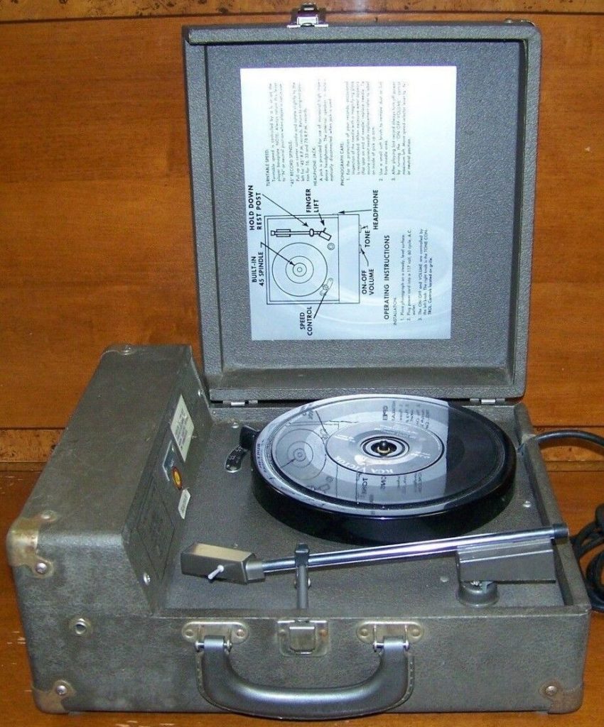 Turntable 119 - 41 Rooms, show 119 ('The Voice of Music', Model 270-0)