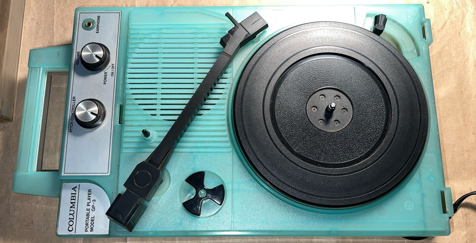 Turntable 128 - Columbia GP-38 Portable Record Player - 41 Rooms - show 128