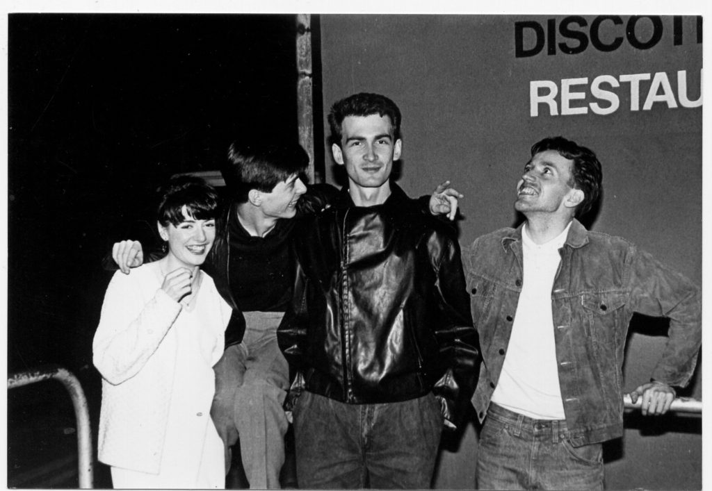 The Wake (Carolyn, Stephen, Mac and Caesar - outside Winkles, Bedford, 7.9.83) - 41 Rooms - show 137