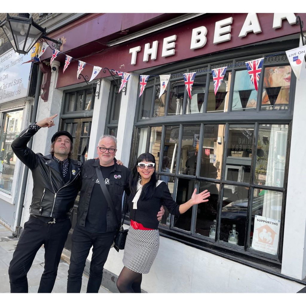 The Courettes and Ian Damaged - The Bear, Bedford, June, '22 - 41 Rooms - show 140