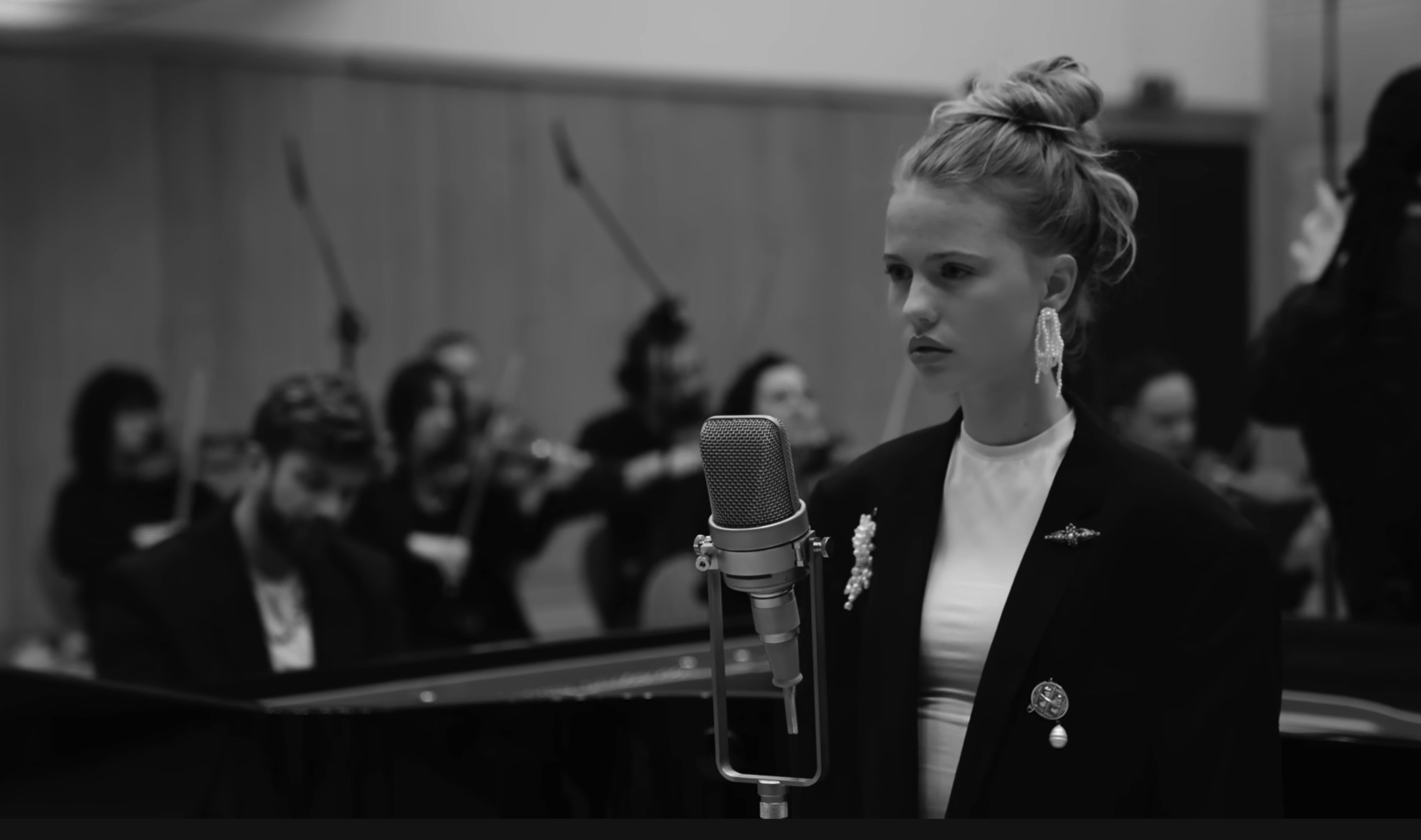 Emilio Piano (feat Lucie) - Maison - 41 Rooms - show 141