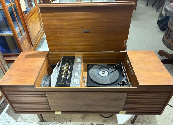 Turntable 145 - 41 Rooms - show 145