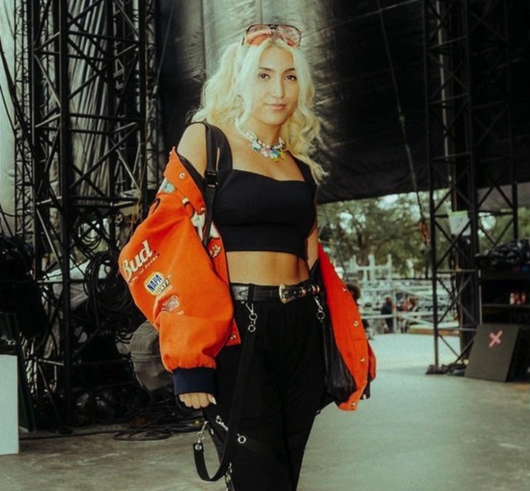 Nostalgix - Mess With Me - 41 Rooms - show 149