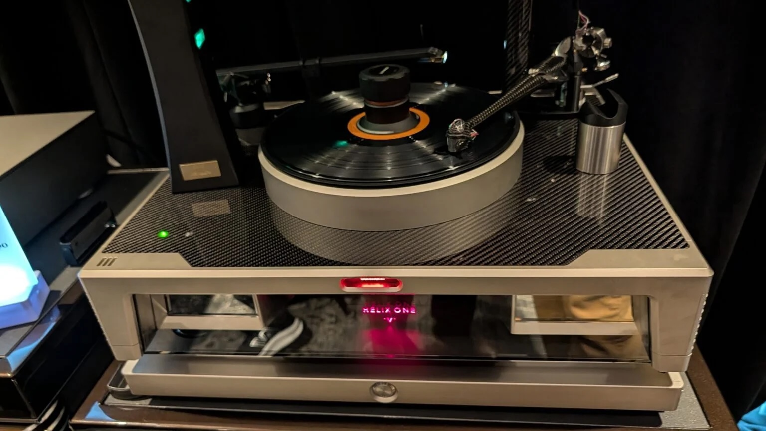 Turntable 152 (Döhmann Helix One MK III Turntable (with Vacuum Hold-Down)